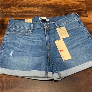 NWT LEVIS JEAN SHORTS